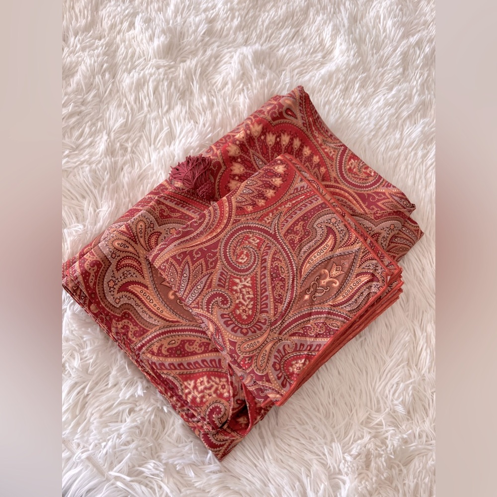 Vintage Karsten Table Cloth, Runner & 4 Napkins